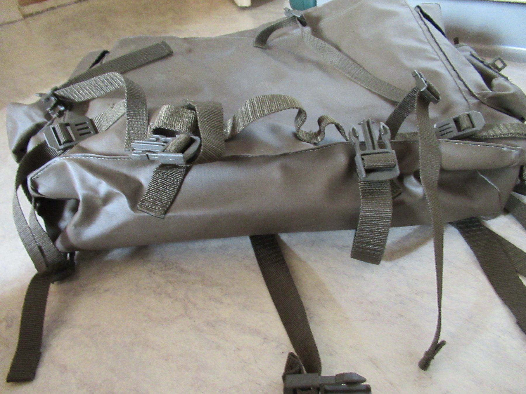 Schweizer Armee Zaini: Schweizer Armeerucksack – Usato da Grenchen venduto da sunflyer01 5