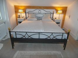 Designer-Bett "Cantori" aus Schmiedeisen im Landhausstil