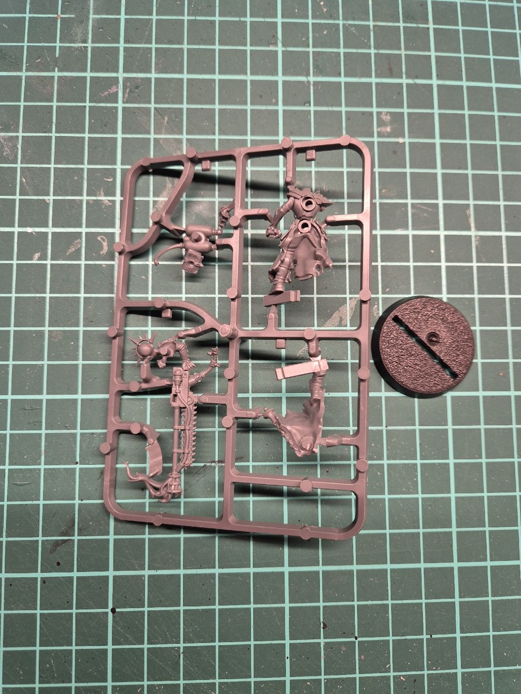 Modellbausätze & Standmodelle: Warhammer 40k - Ministorum Priest with Vindictor – Neu (gemäss Beschreibung) aus Zug von toetoe79 2
