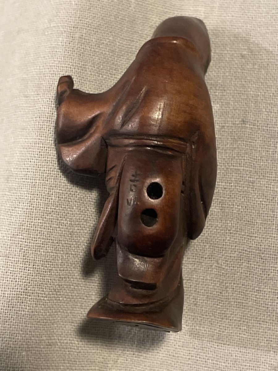 Statuette: Netsuke Holz, Katze  stehend, signiert – Usato da Embrach venduto da Gauvain1 2