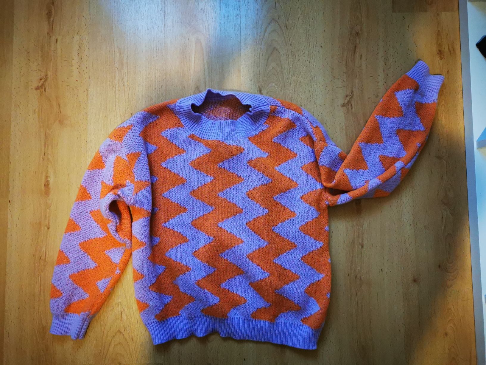 Maglioni & Felpe: Trendiger Strickpullover mit Zickzackmuster, Grösse M/38/40 – Usato da Balsthal venduto da Leila_Luna