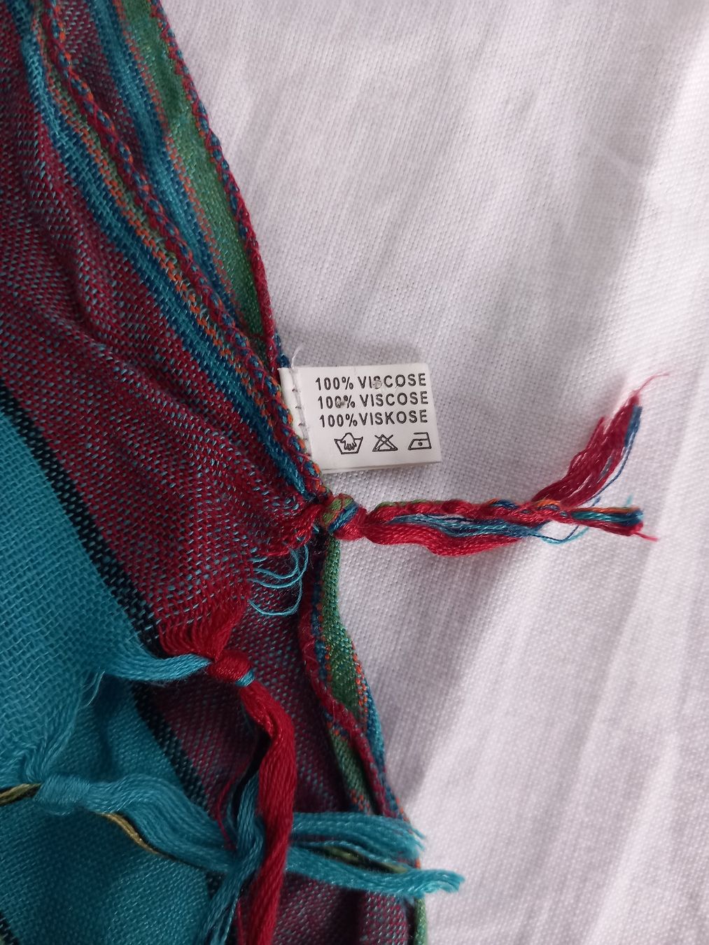 Foulards, Tücher & Schals: Pull bourgogne et foulard rayé en viscose – Gebraucht aus Faoug von per_kp6r 3