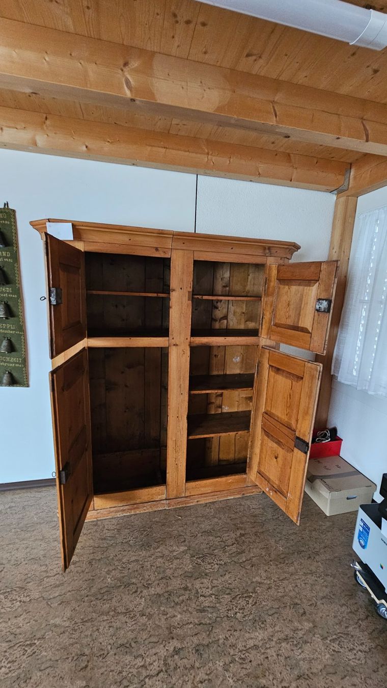 Armadi: Antiker Bauernschrank – Usato da Diessenhofen venduto da Osio 3