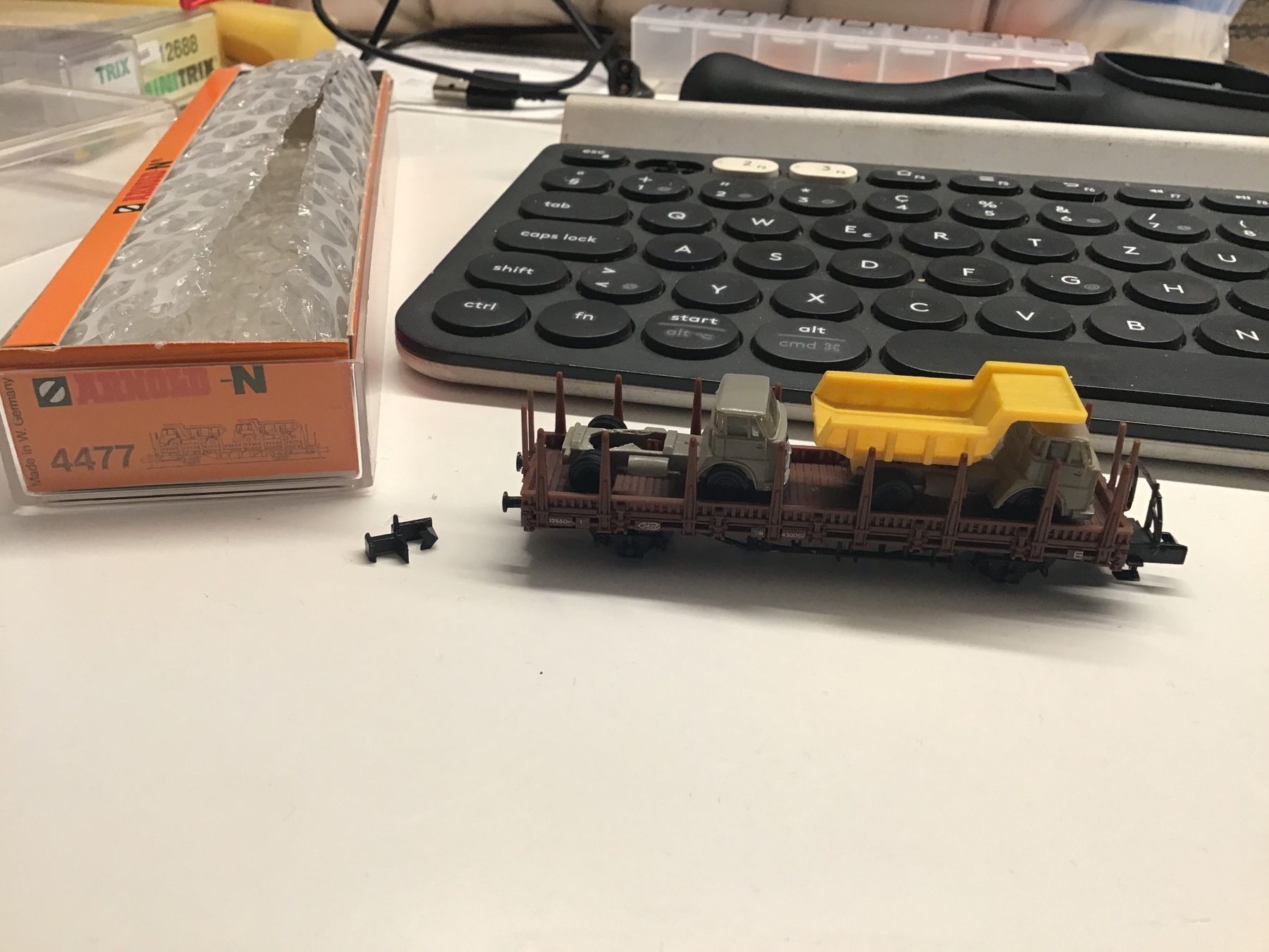 Arnold Modellini di ferrovie: ARNOLD N Rollende Landstrasse, 2 WAGEN – Usato da Männedorf venduto da Spezial-Modelle