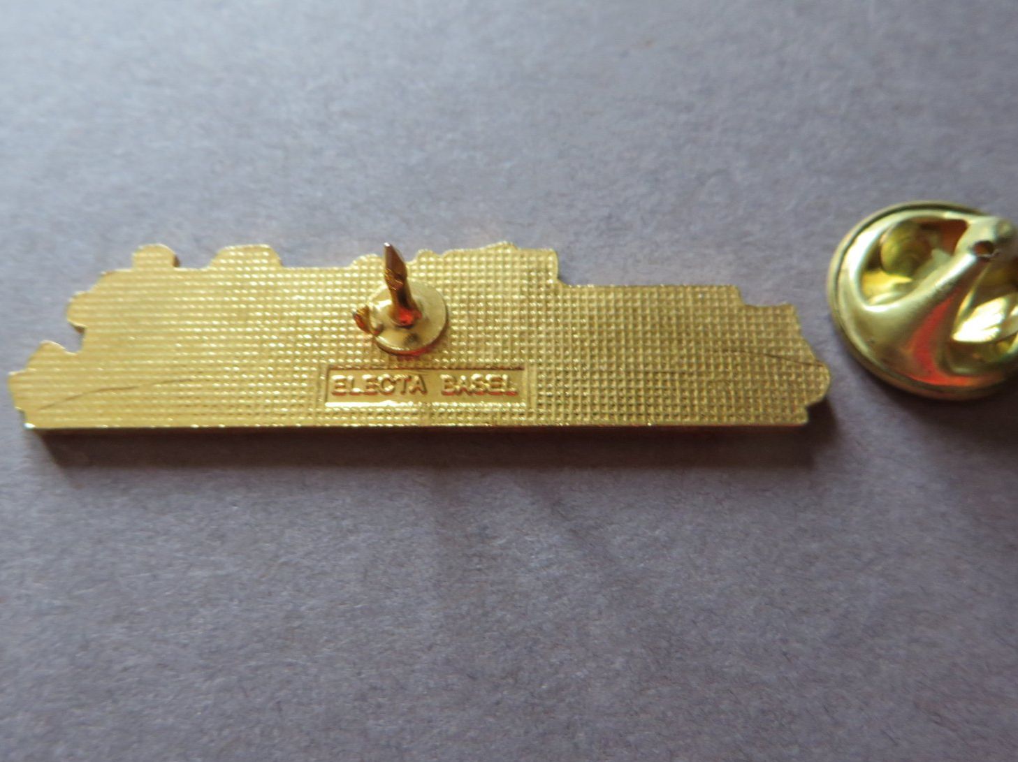 SBB/CFF/FFS Placchette & Badge: PIN BAHN LOKOMOTIVE ZUG TRAIN GRAU – Usato da Neuhausen venduto da luckimucki 1