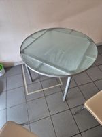 table ronde en métalique avec surface en verre