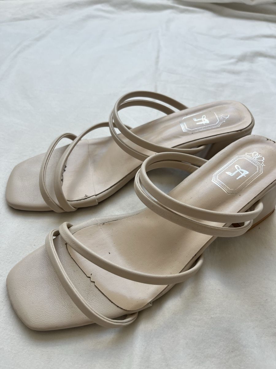 Scarpe da donna: Sandales beige taille 38 – Usato da Lonay venduto da jes_8znz