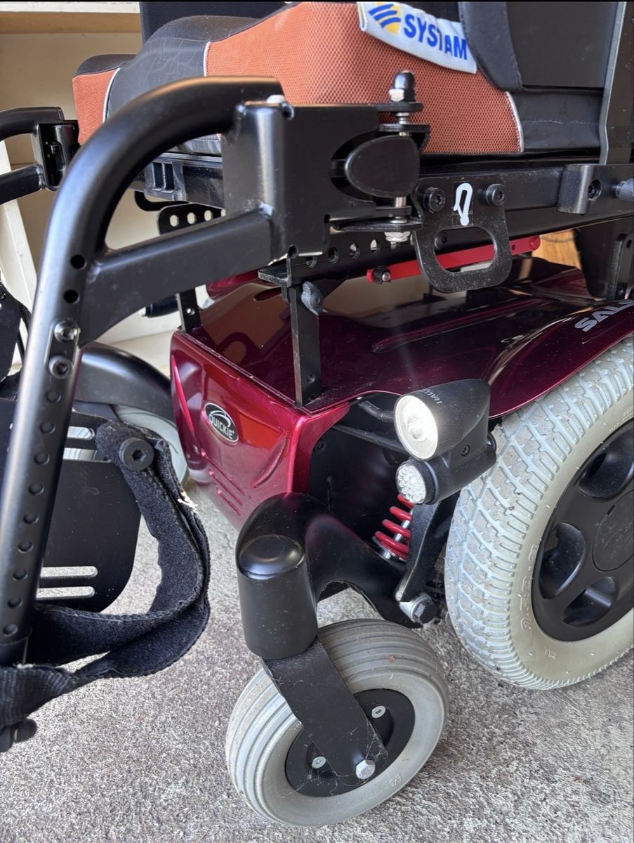 Chaises roulantes: Elektr. Rollstuhl – D'occasion à Spreitenbach par DDDaisy 5