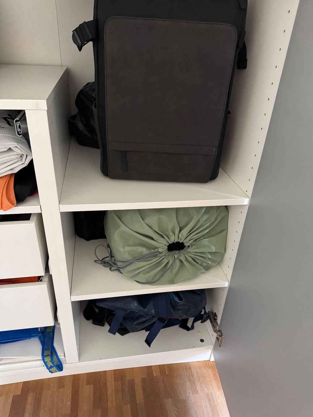 Ikea Armoires: IKEA PAX Schrank mit Spiegeltüren – D'occasion à Zürich par Saskia125 3
