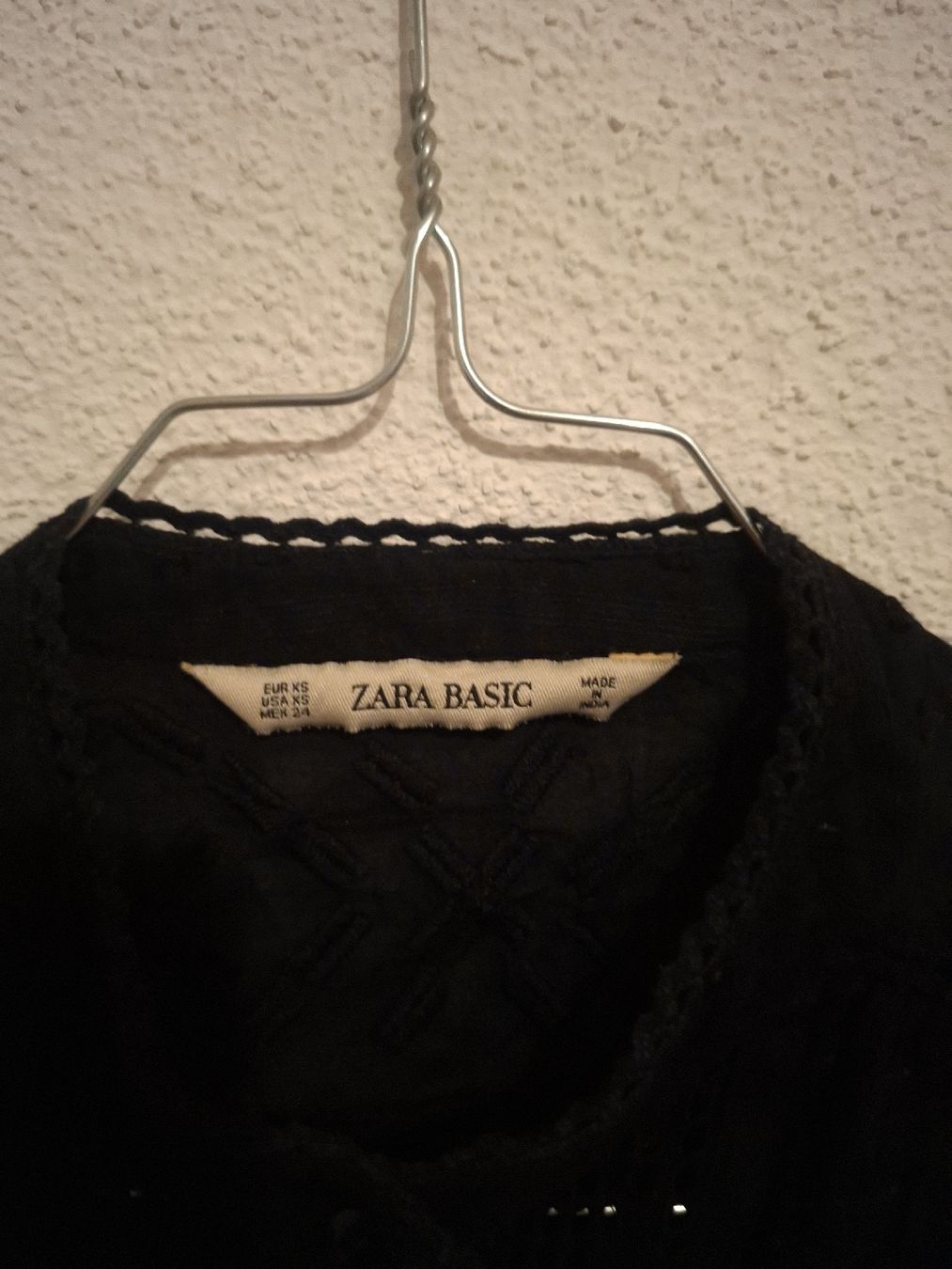 Zara Camicette: Schwarze Zara Basic Bluse, Gr. XS – Usato da Lengwil venduto da Gastman45 1