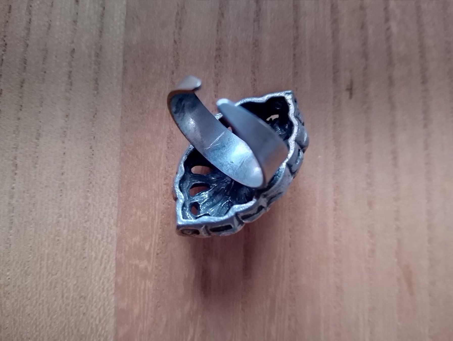 Anelli: Hübscher Ring mit Steinchen - gewölbt, verstellbar – Usato da Luzern venduto da Seri4 5