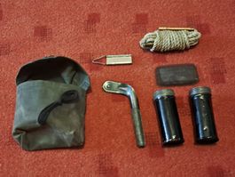 Karabiner Putzzeug,  Fettdosen voll