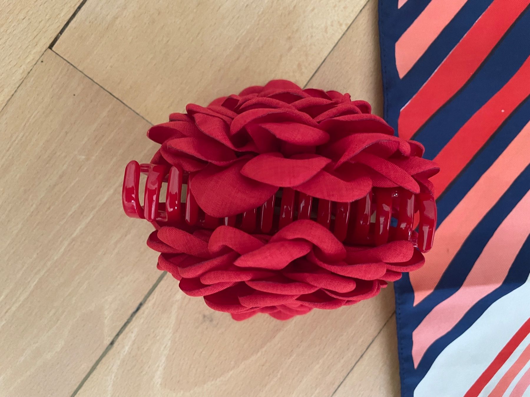 Accessori per capelli: rote Blumen Haarschnalle und Halstuch – Nuovo (secondo la descrizione) da Basel venduto da kra_w6mq 3
