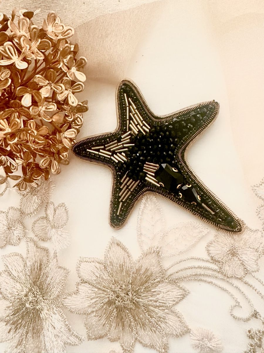Spille & Fermagli: Elegant Star Brooch, Handcrafted, Beaded Accessory – Nuovo (secondo la descrizione) da Oftringen venduto da Eylem79 1
