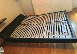 Bett mit elektrisch verstellbaren Lattenrost