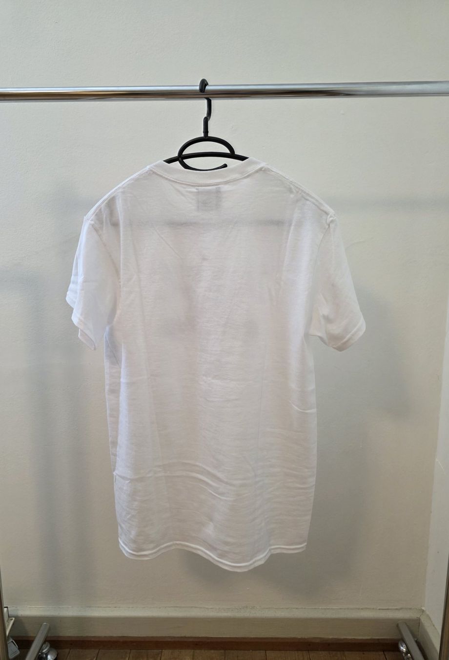 T-shirt: Weisses T-Shirt Thrasher – Nuovo (secondo la descrizione) da Rothenfluh venduto da sel_j856 1