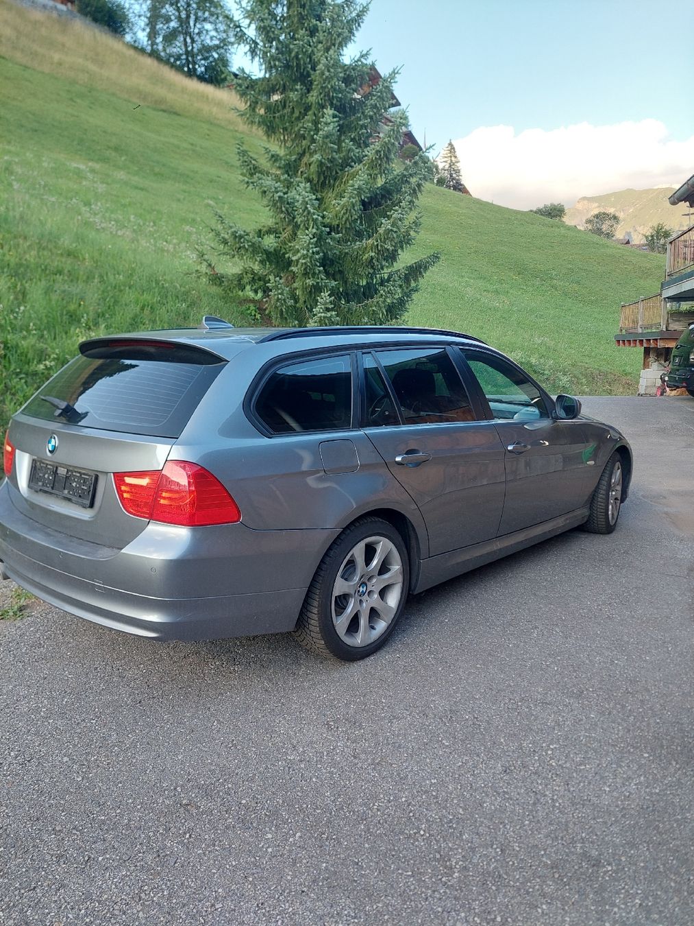BMW Automobili: BMW 320d Touring xDrive – Usato da Pany venduto da J_05 1