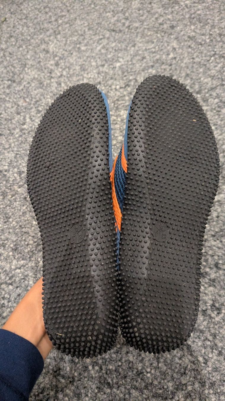 Scarpe per ragazzi: Neuwertige Badeschuhe Grösse 35 – Nuovo (secondo la descrizione) da Frauenfeld venduto da mf2_yb66 2