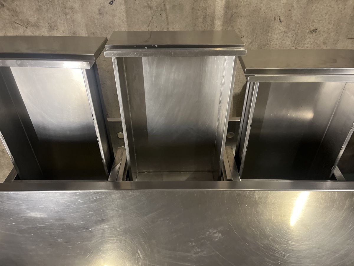Elettrodomestici da cucina: Robuster Chromstahl Tisch 160 breit – Usato da Dittingen venduto da Cervolino77 2