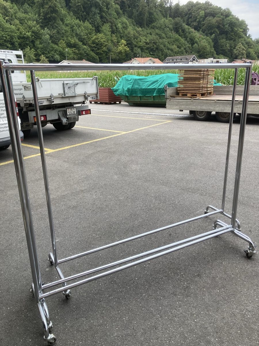 Porte manteau: Kleiderständer Metall Rollbar  – D'occasion à Uerkheim par Dealer-4813 7