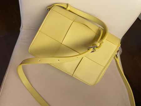 Alles 10.-Schultertasche in gelb top Zustand