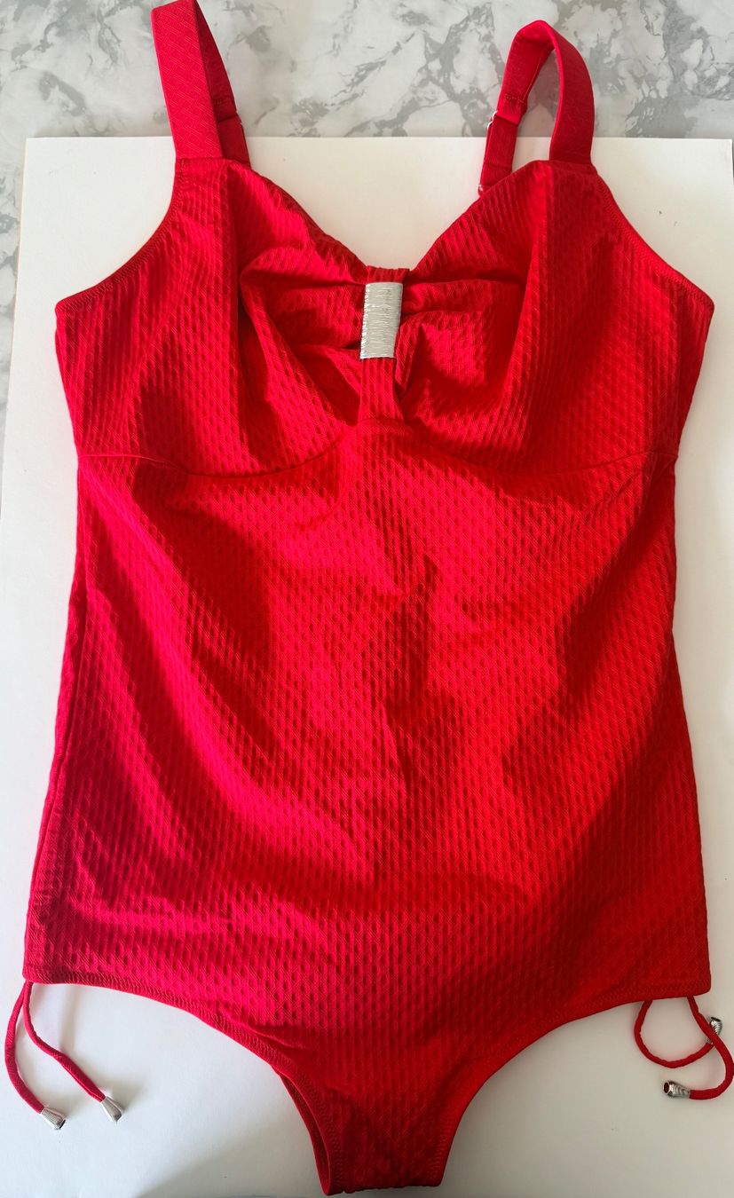 Costumi da bagno & Bikini: ULLA, Badekleid St. TROPEZ, Grösse 110E/48, Farbe Rot – Nuovo e nell'imballaggio originale da Rudolfstetten venduto da gst_g7xl