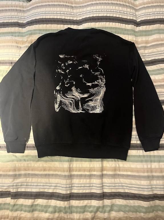 Pulls & Sweat-shirts: Pull noir avec print – D'occasion à Chavannes-Renens par luc_52p8