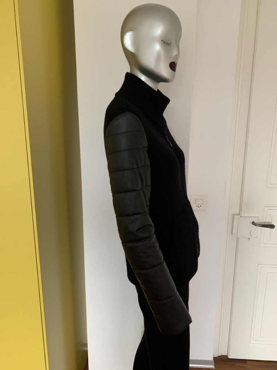 Akris Giacche: AKRIS: Lässige schwarze Strickjacke mit 'Leder'-ärmel, 36 – Usato da Luzern venduto da paulablue 4
