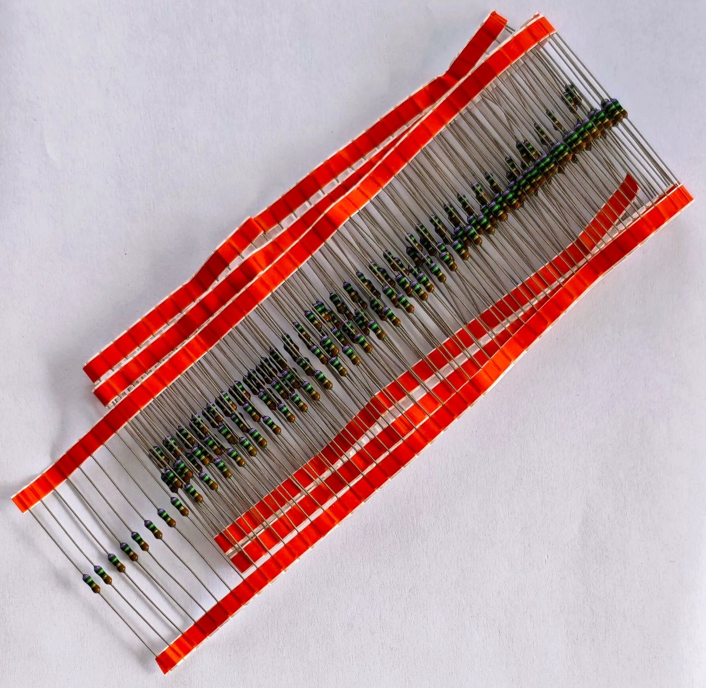 Elektronikbauteile: 178 Widerstände • 75 Ohm – Neu (gemäss Beschreibung) aus Hagenbuch ZH von Maro13