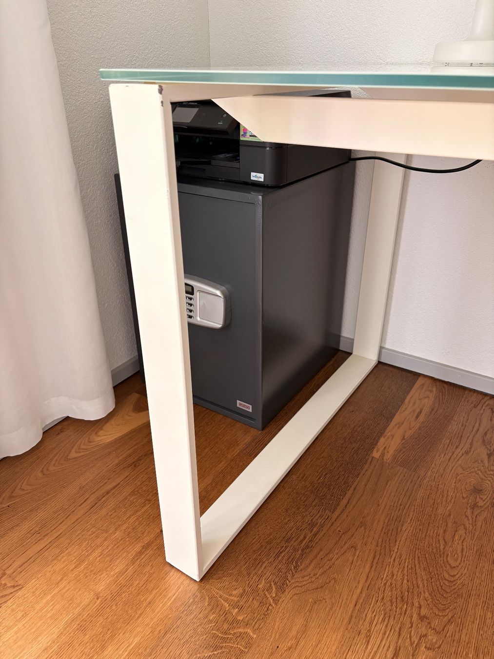 Interio Scrivanie: Glas-Bürotisch – Usato da Zuchwil venduto da CME-Ricardo 3