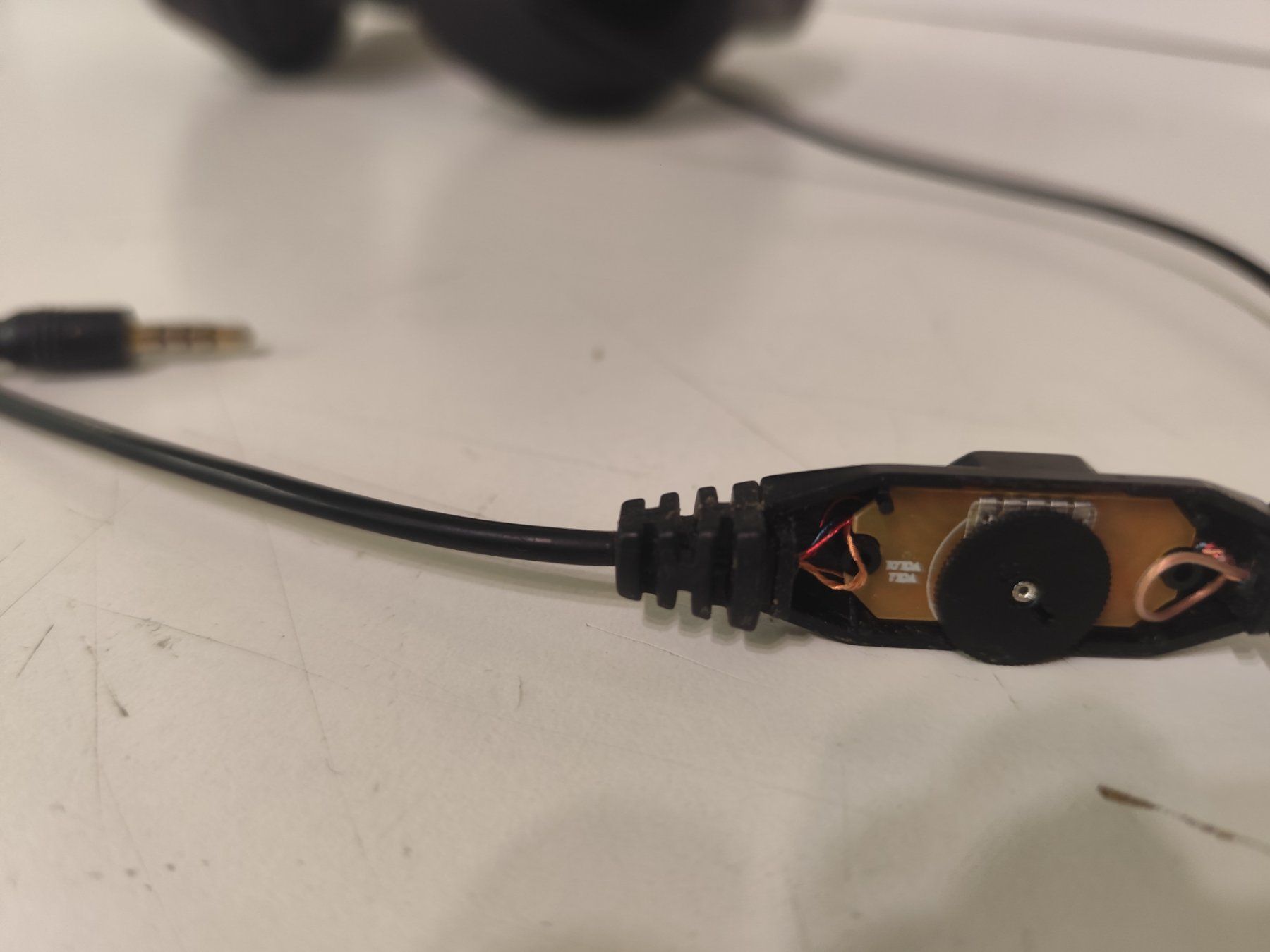 Cuffie: Kopfhörer Coniux Stereo Sound – Difettoso da Uster venduto da NEVERLASTTRADING 1