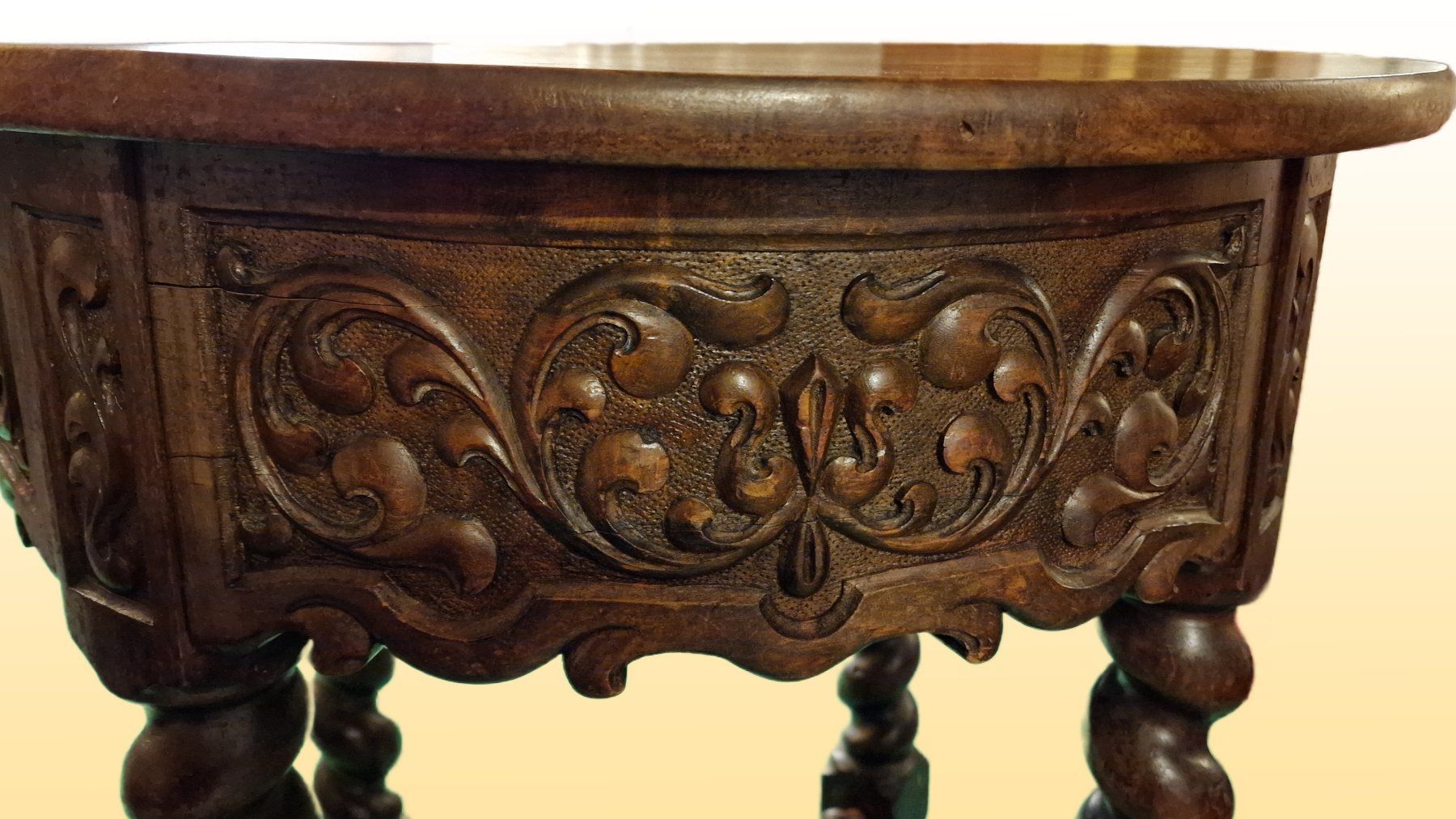 Tavoli: Antiker Historismus Tisch aus Holz – Usato da Muri b. Bern venduto da GoldenButton 1