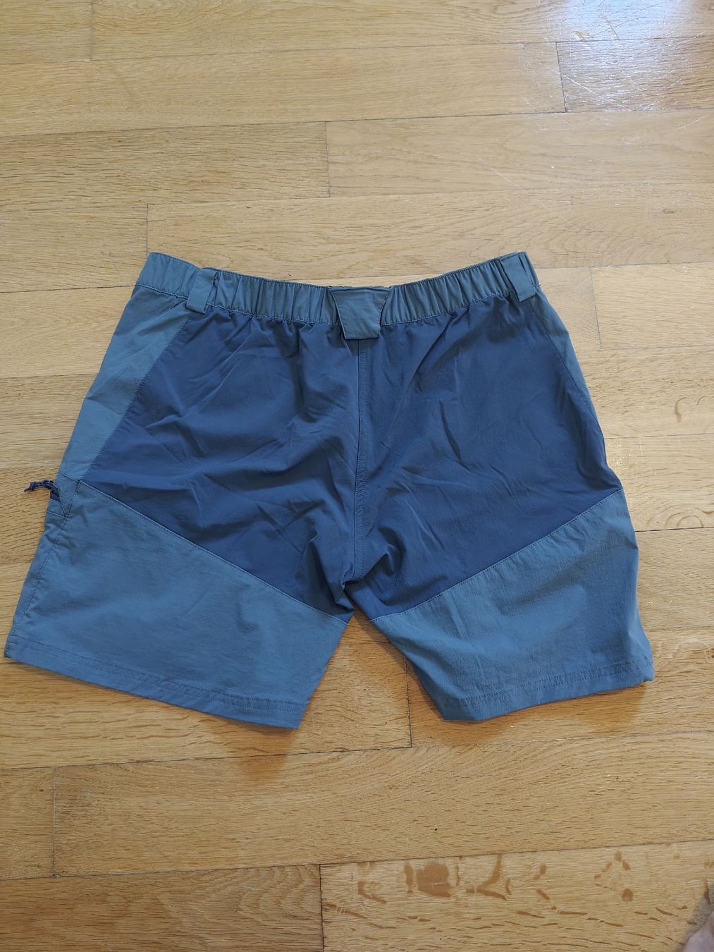 Decathlon Pantaloni: Forclaz Trekking/Wander Shorts – Usato da Bern venduto da tingu 1