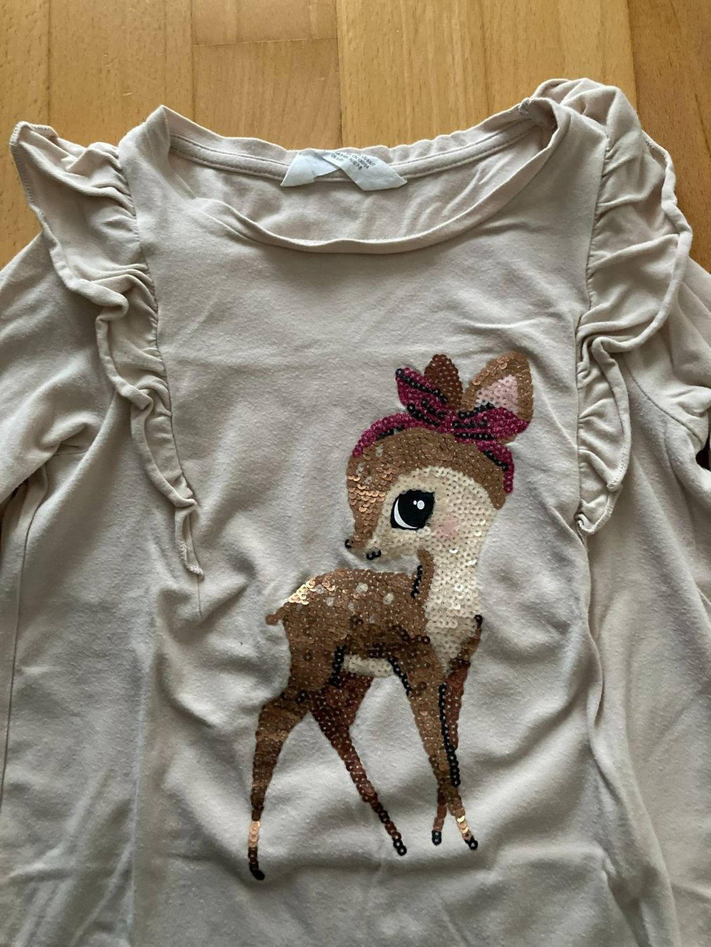 H&M Blusen, T-Shirts & Tops: Shirt langarm mit Rehkitz – Gebraucht aus Muttenz von Juvenile33 1