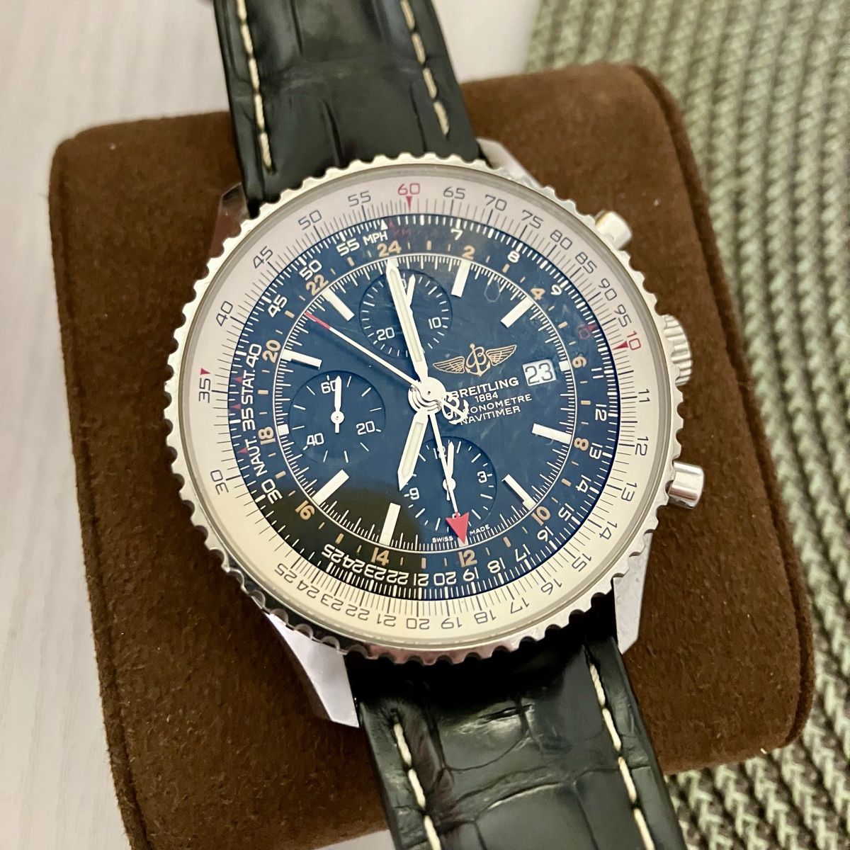 Breitling Montres: Breitling Navitimer Chronograph GMT 46 – D'occasion à Wil SG par TimeWorld61