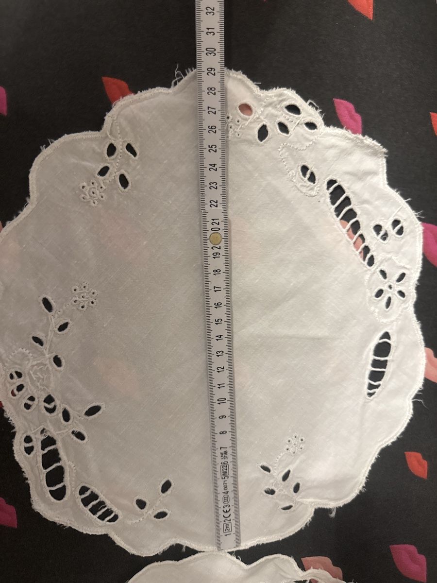 Altra biancheria da tavola: Zwei elegante Deckchen, Handarbeit, weiss,Durchmesser 30cm – Nuovo (secondo la descrizione) da Spreitenbach venduto da BIH2005 4