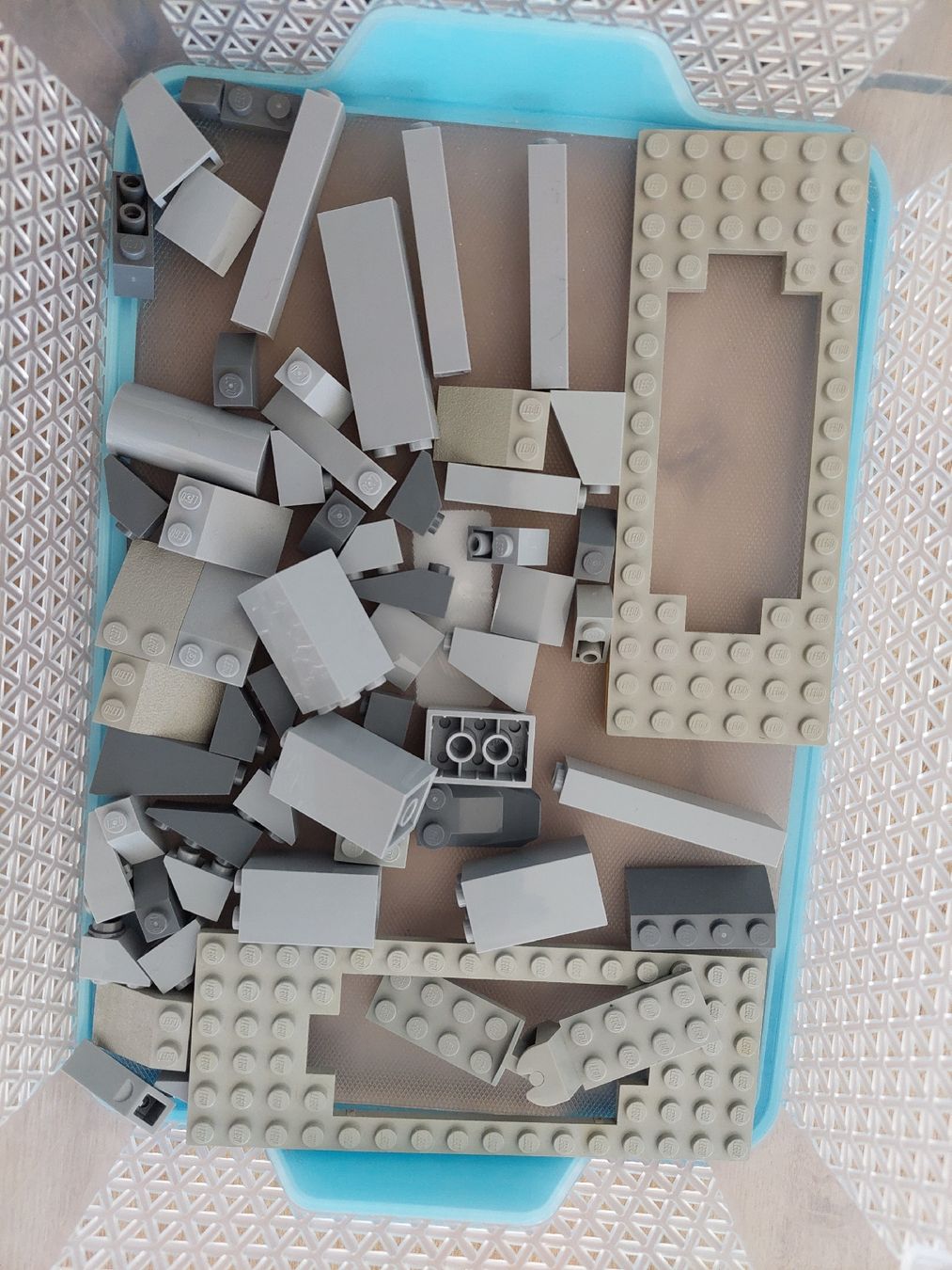 Lego Giocattoli: Lego  Bauteile  grau – Usato da Zetzwil venduto da sti_x9xf 1