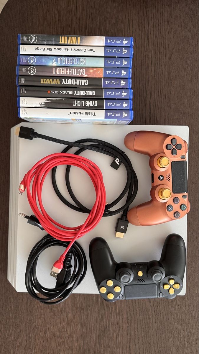 Sony Console: Playstation 4 Pro inkl. Controller, Kabel und div. Spielen – Usato da Flamatt venduto da Birn3nbaum