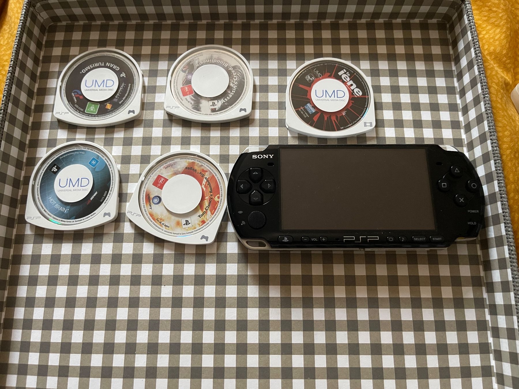 Jeux: PS 2 Portatile – D'occasion à Cugnasco par Coraline91