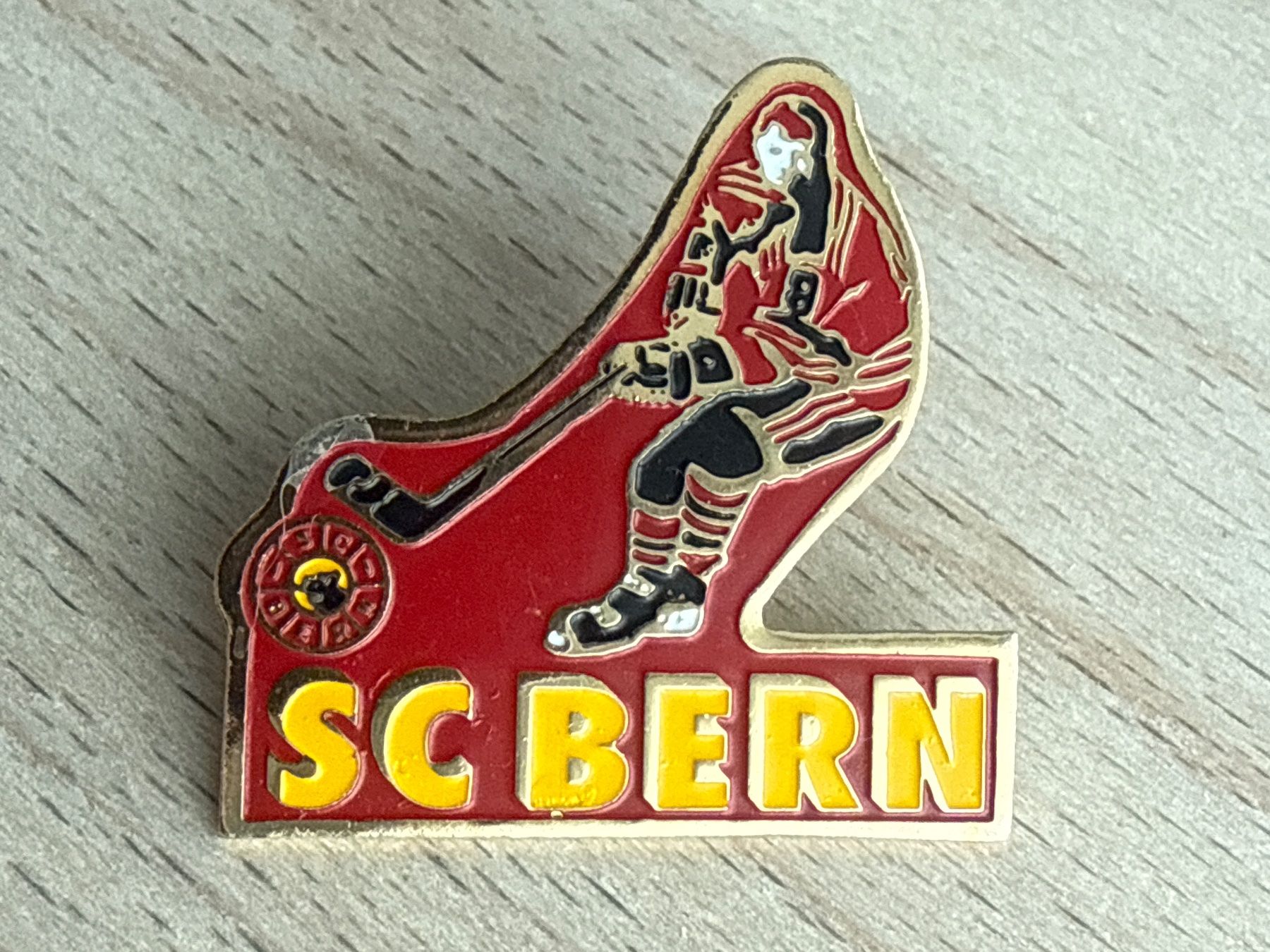 Placchette & Badge: Pin SC BERN – Usato da Glattbrugg venduto da Schweigmatt