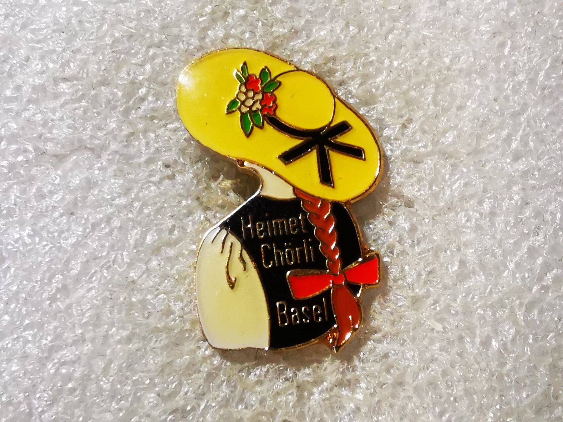 Placchette & Badge: Ansteckpin 95: Heimet Chörli Basel – Usato da Oppligen venduto da Pin-Fall-Shop