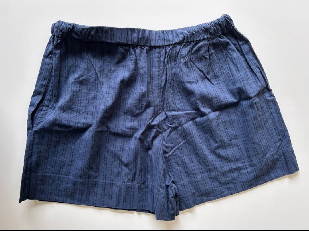 Cos Pantaloni: Shorts von Cos, grösse S/M – Usato da Rheinau venduto da miriam_j 1
