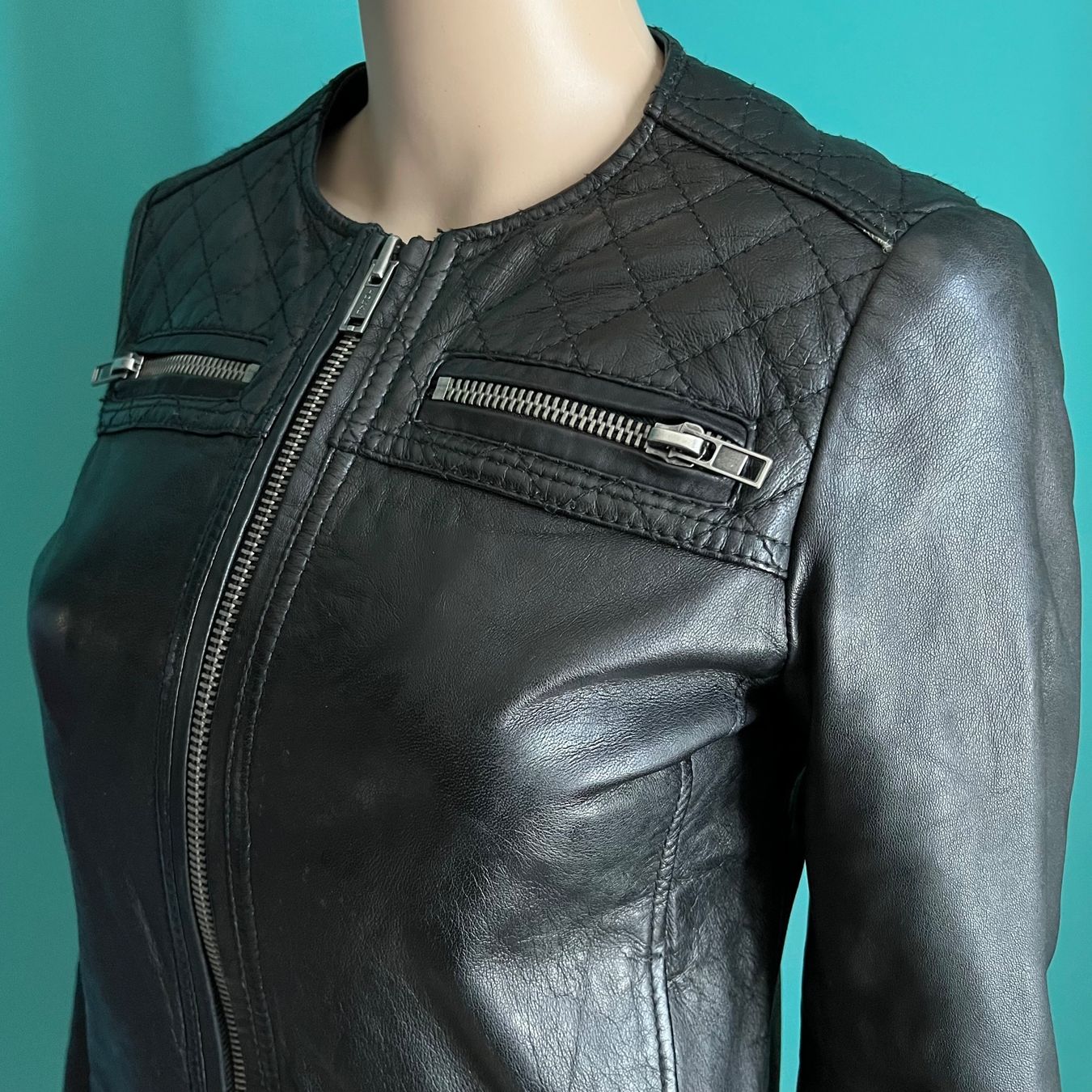 Zara Vestes: MANGO Lederjacke 🖤 – D'occasion à Zürich par ClosetQueen 2