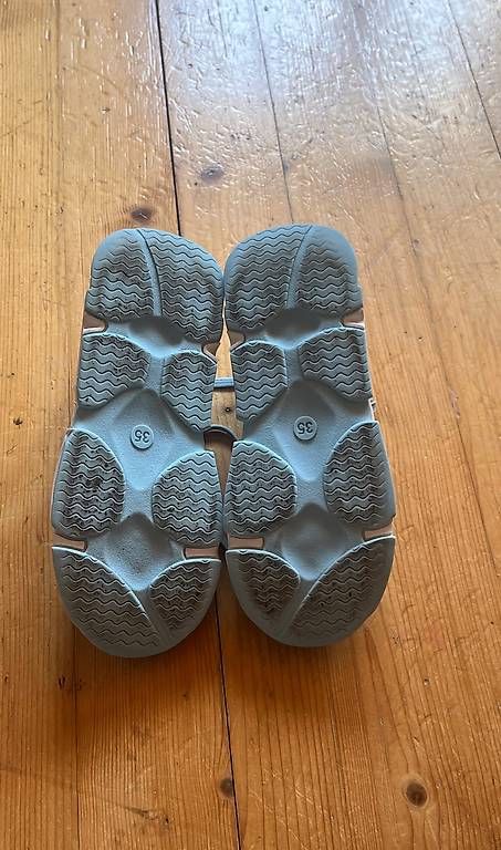 Chaussures hommes: Chaussures de gym t.35 – D'occasion à Sugiez par Essenti3L 2