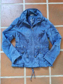 Giacche: Street One; blaue Übergangsjacke / Windjacke Gr. 36 – Usato da Boniswil venduto da Totomat-Lady