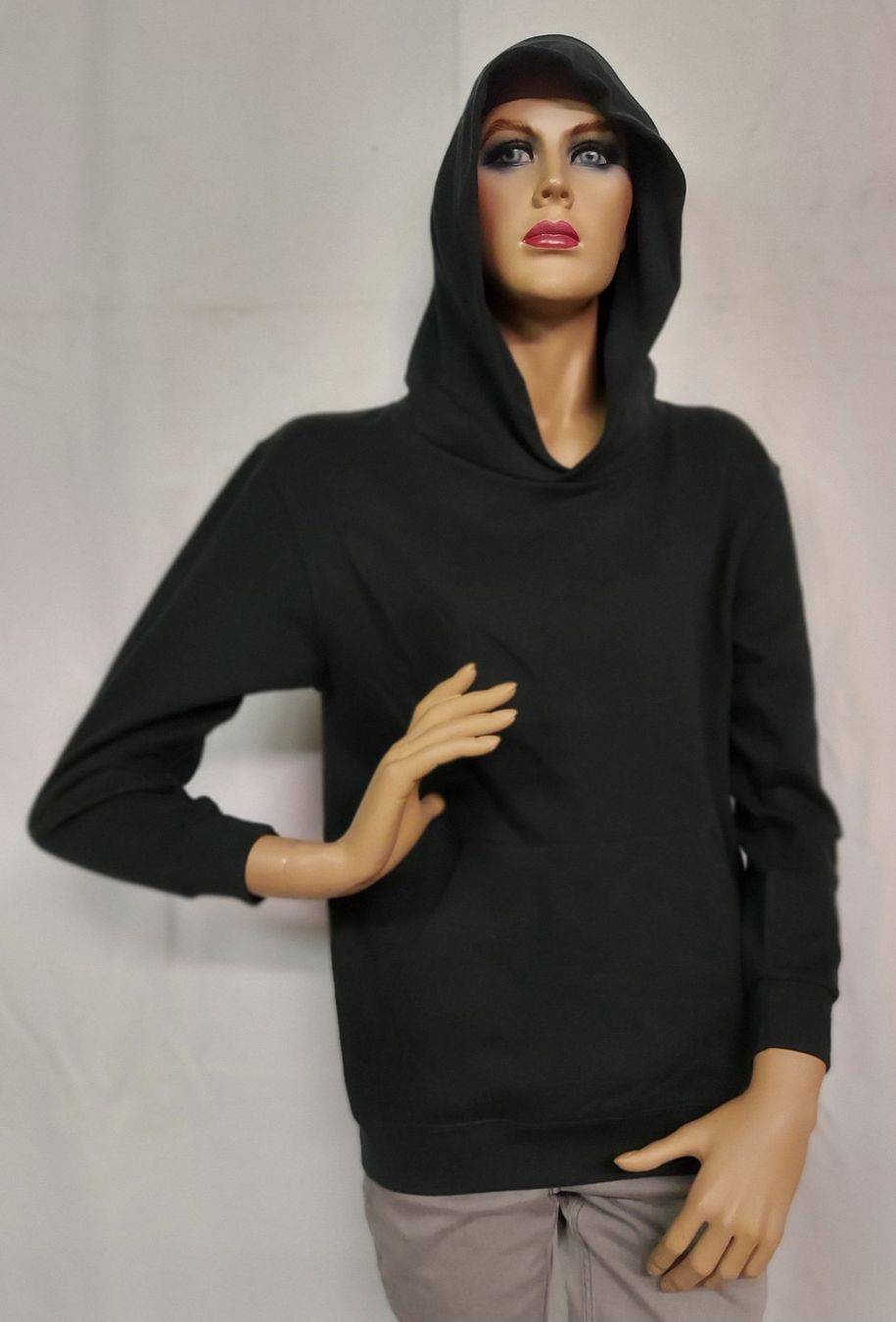 Maglioni & Felpe: Neuer schwarzer Pullover / Hoodie Gr. 152 – Nuovo (secondo la descrizione) da Basel venduto da Allerlei-Basel 1