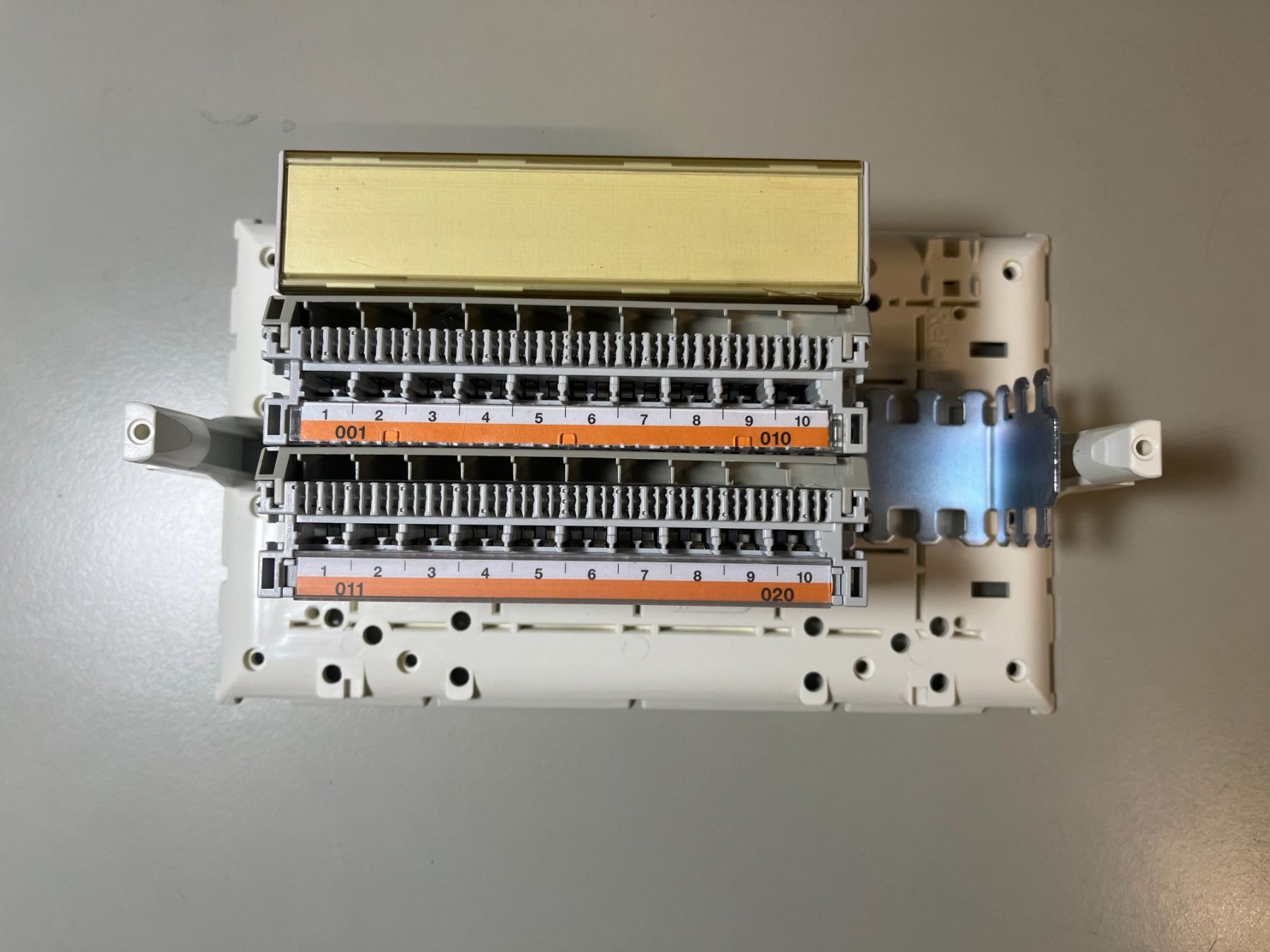 Stromzufuhr: VS83 Abzweigbox R&M – Gebraucht aus Jenaz von Speedy350 1