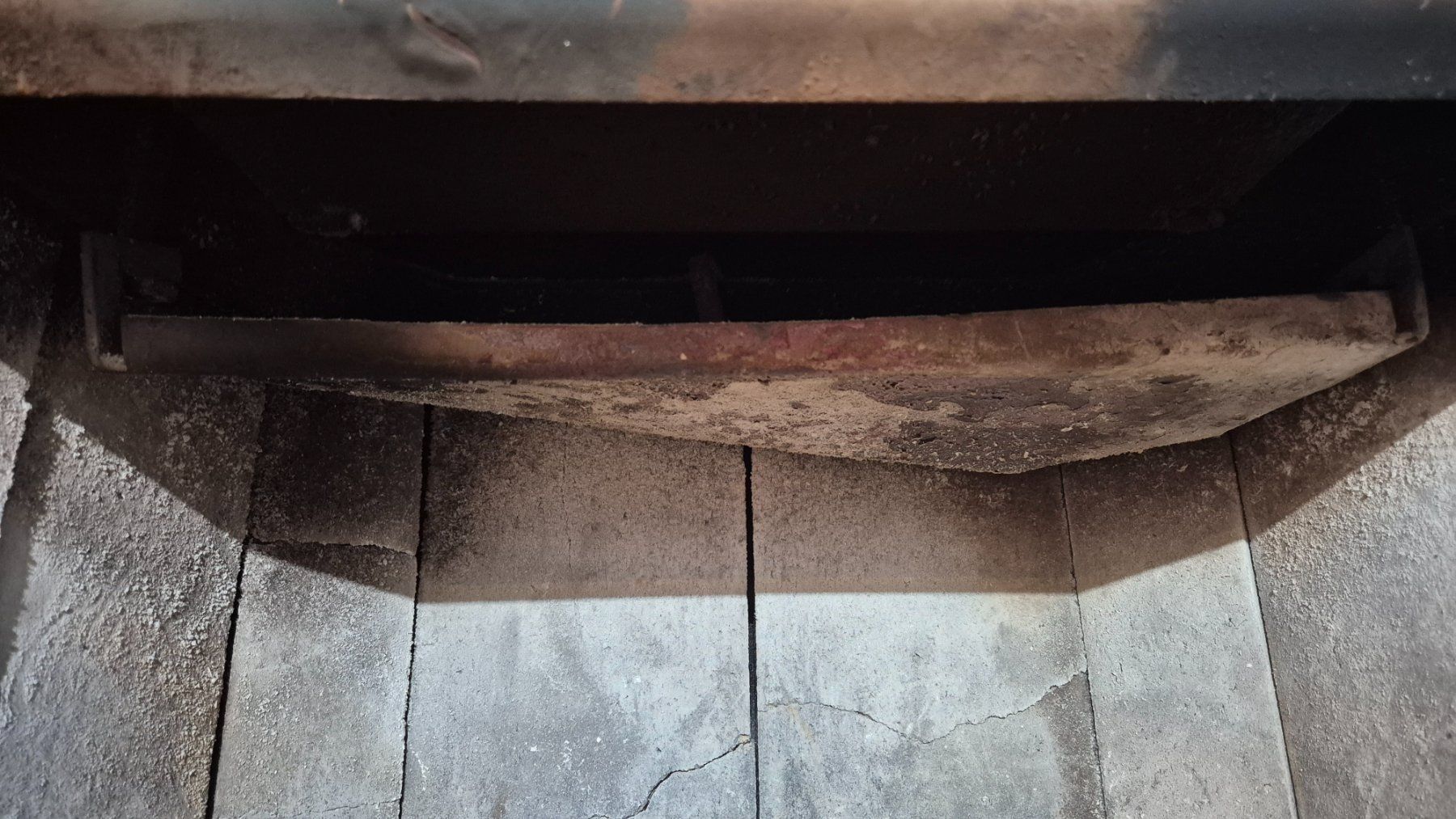 Altri mobili d'antiquariato: Kaminofen Hase schwarz hellgrau gebraucht – Usato da Uster venduto da Tesa0 6