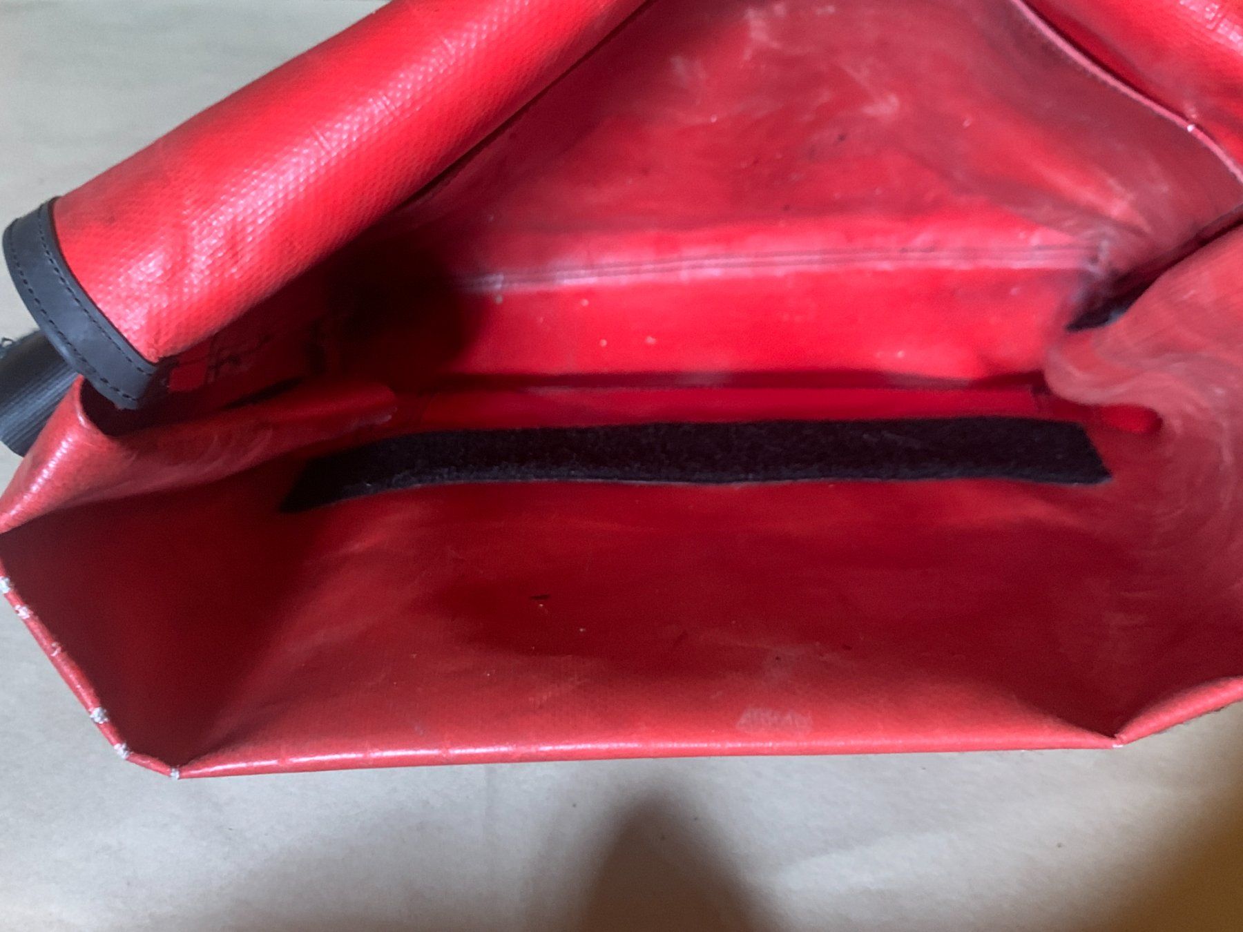 Freitag Altro in  Abbigliamento & Accessori: F13 Top Cat Freitag red messenger bag – Usato da Chalais venduto da Decoarts.art 6