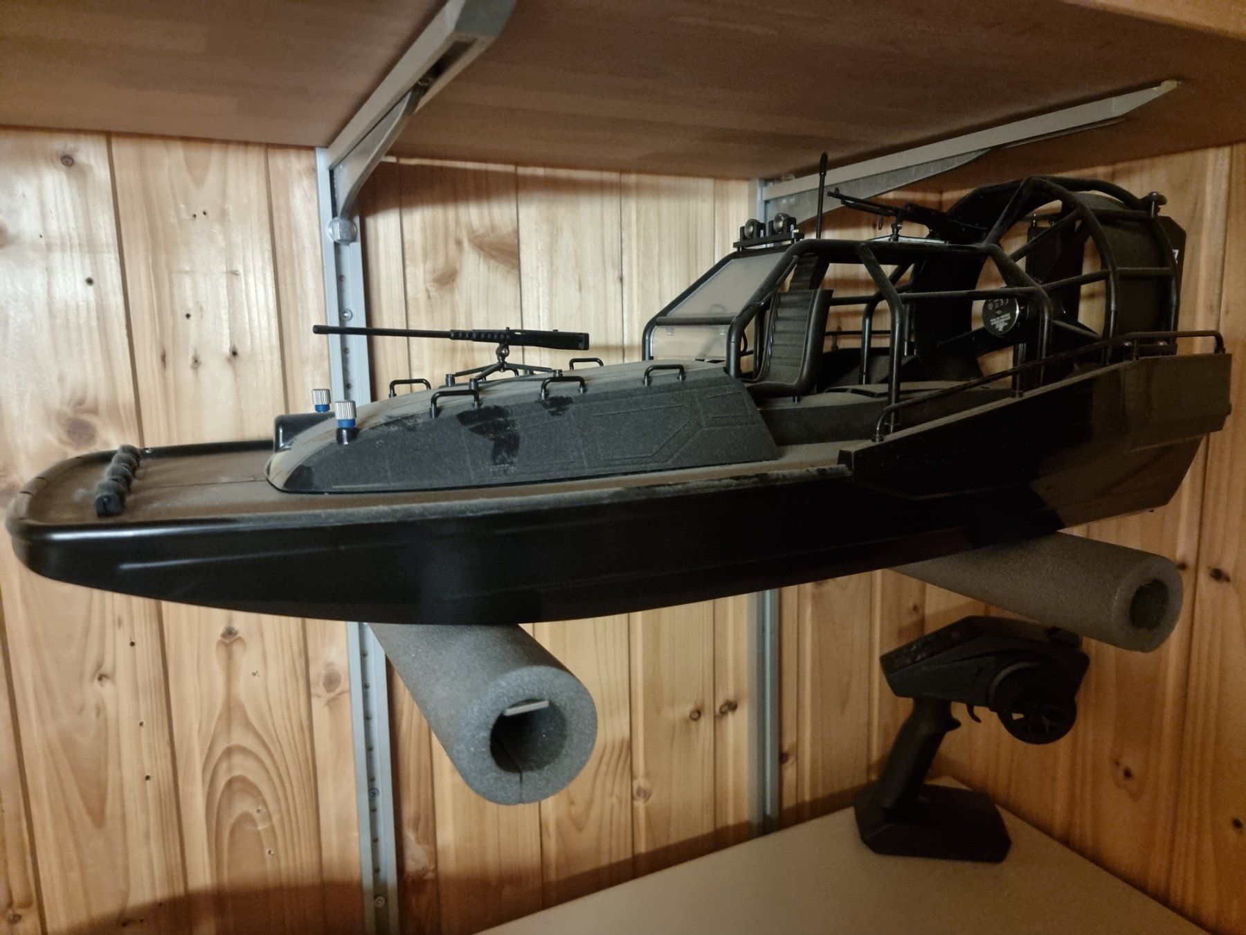 RC Modellbau: ProBoat Aero Trooper – Gebraucht aus Saland von Orselina.